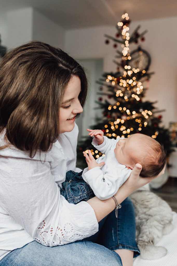 Mama, Baby und Tannenbaum