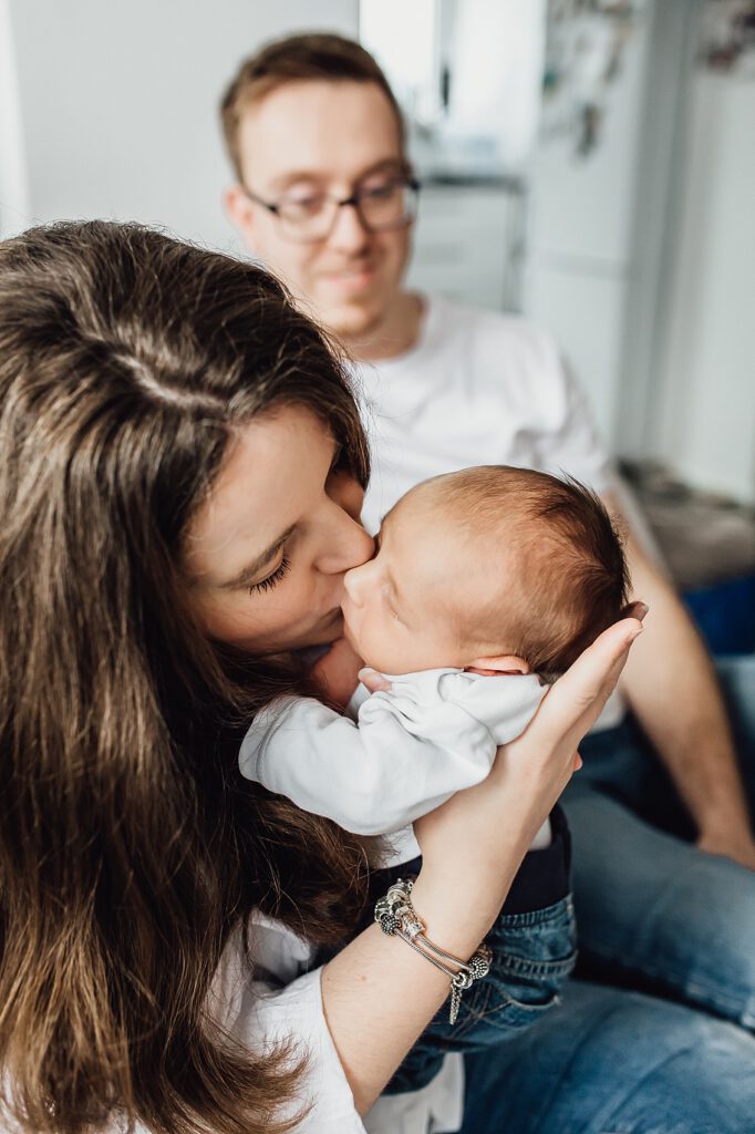 Neugeborenenfotos mit der Mama