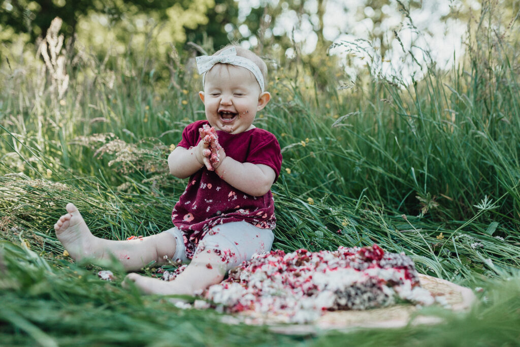 Glückliches Baby im Georgengarten