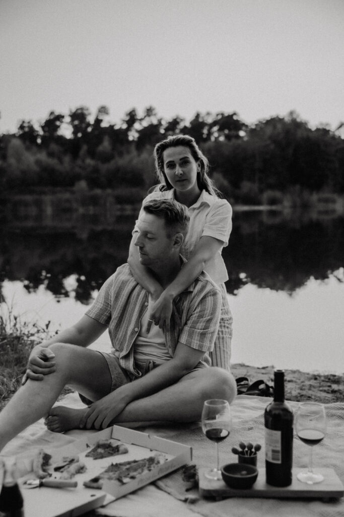 Nähe und Verbundenheit bei einem entspannten Paarshooting