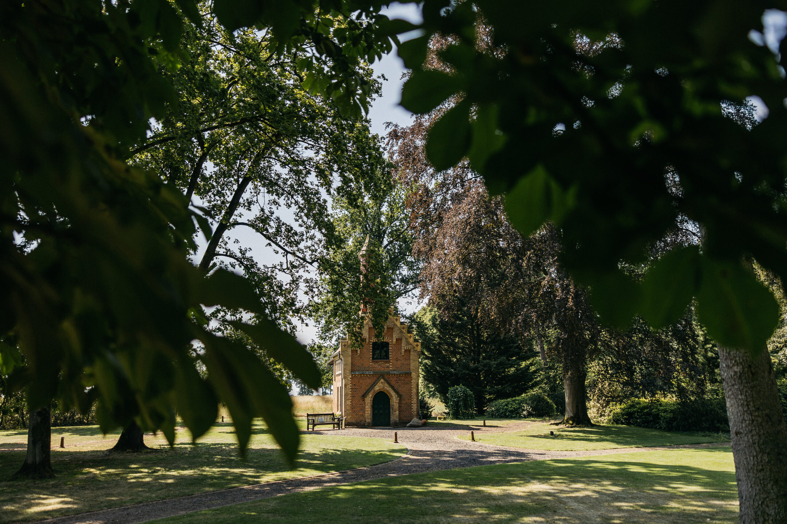 Kleines Backhaus auf dem Rittergut Ankensen, welches als Standesamt von Edemissen genutzt wird. Drumherum Parklandschaft.